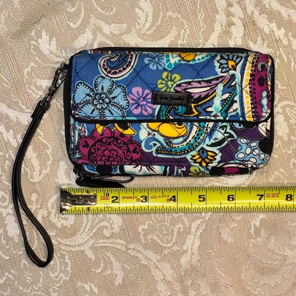 Vera Bradley x Disney Mickey’s Paisley Celebration All In One Wristlet Wallet - Picture 13 of 16